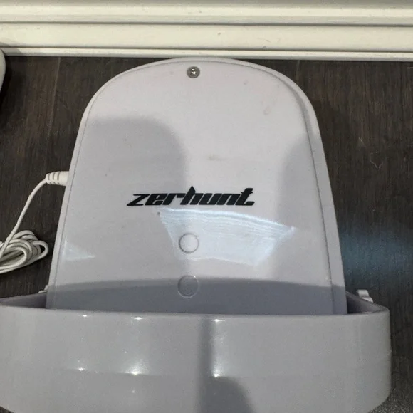 NWOT Zehunt White Electric Bubble Machine - Picture 5 of 6